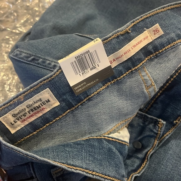 Levi's Women's 724 High Rise Straight Cropped Jeans Size 26 NWT - Picture 6 of 7